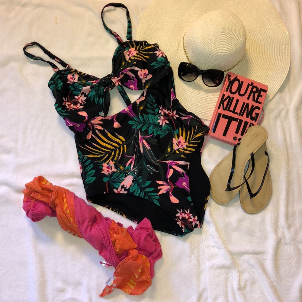 🌺🌴 Floral One Piece 🌴🌺